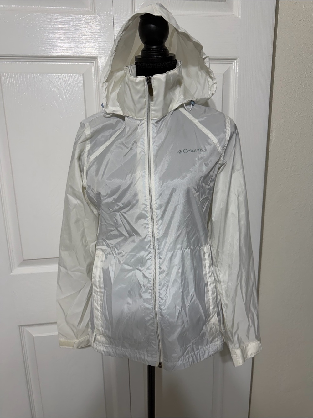 Columbia White Packable Hooded Ski Windbreaker Jacket